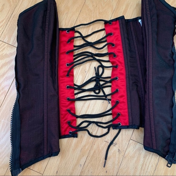 Red Satin Front Zipped Corset Size 36 - Picture 4 of 6